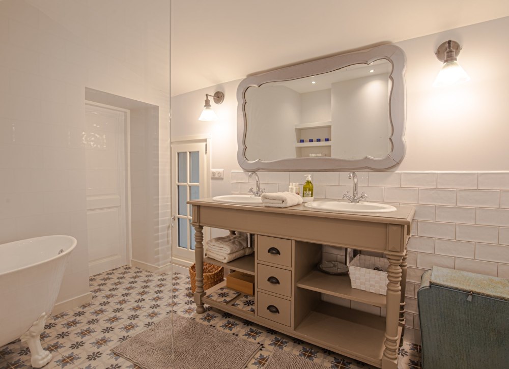 Photographs of Mas de l’Ermitage villa in Provence - Image 22 of 33