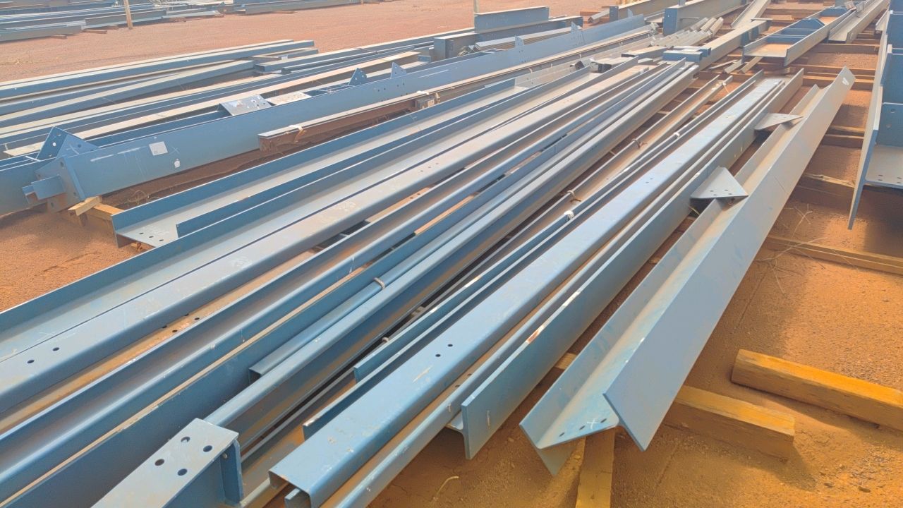 Lot of Metal Structures / Street 2-3 / BOX C16
