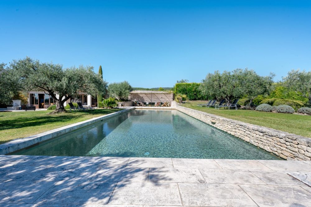 Photographs of Mas de la Sérénité villa in Provence - Image 4 of 39