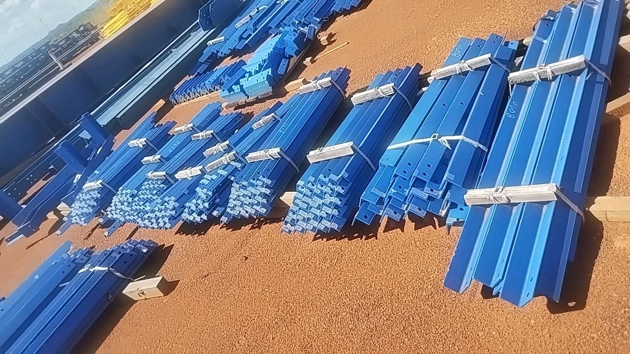 Lot of Metal Structures/ Street 2 / BOX C8