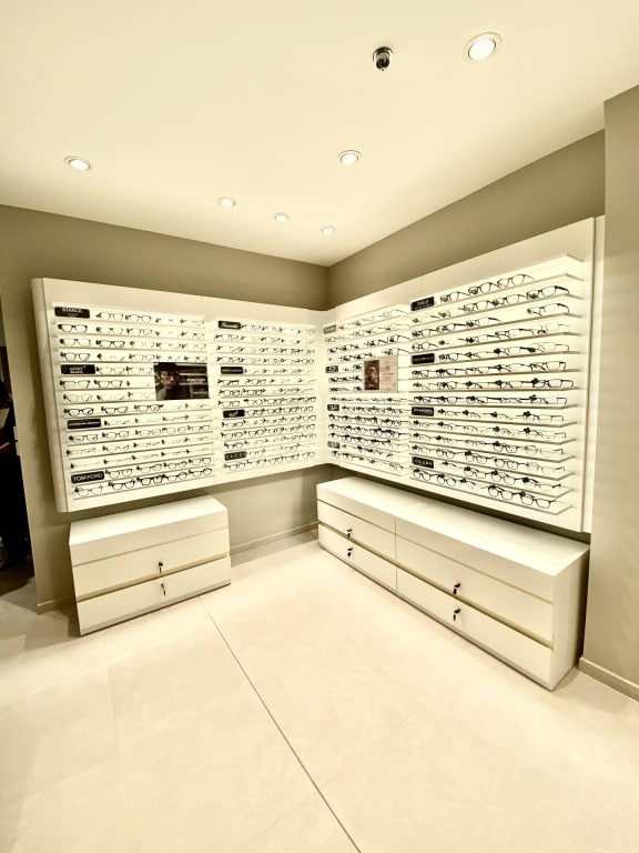 Magasin Opticien C.C. Carrefour 06600 ANTIBES intérieur