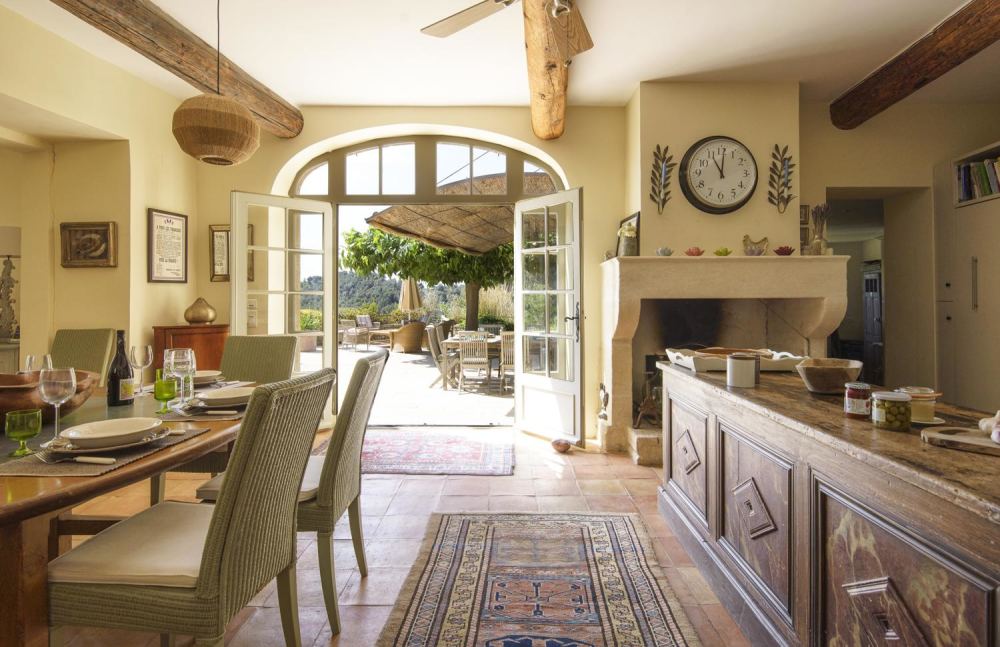 Photographs of Mas de Belleroche villa in Provence - Image 8 of 34