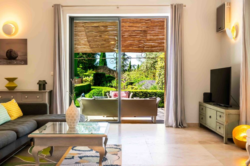 Photographs of Le Repaire de Gordes villa in Provence - Image 10 of 28