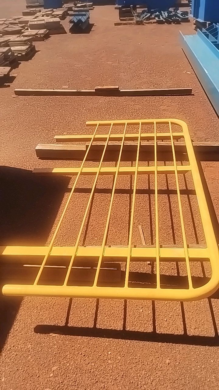 Lot of Metal Structures/ Street 5 / BOX F4