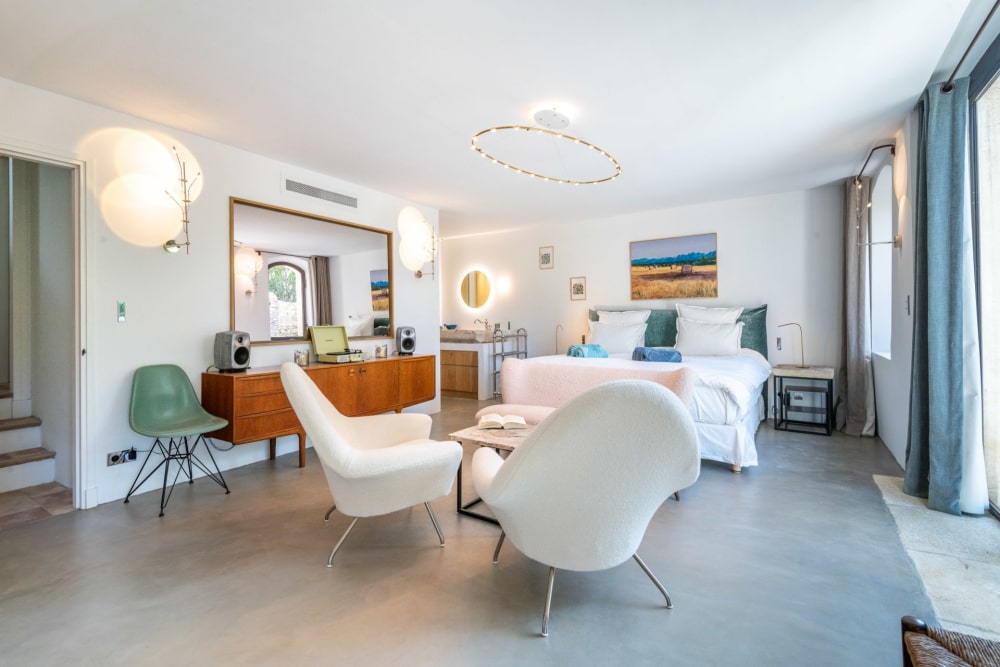 Photographs of Mas des Peintres villa in Provence - Image 13 of 46