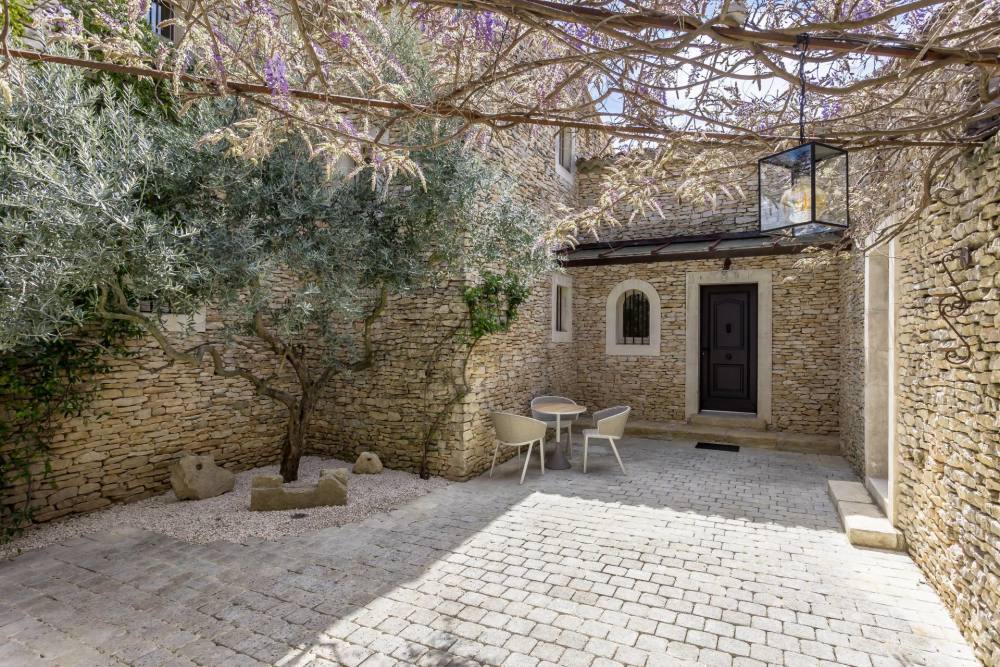 Photographs of Mas la Mirande villa in Provence - Image 25 of 49