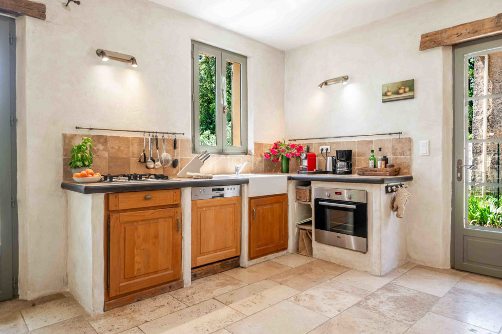 Photographs of Mas Rustrel villa in Provence - Image 10 of 26
