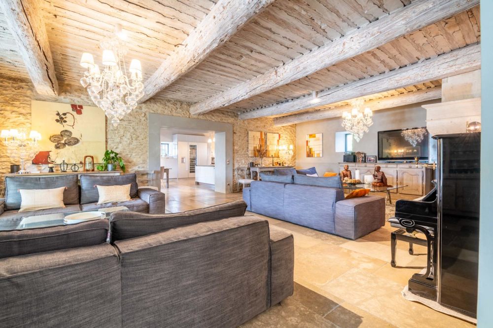 Photographs of Bastide de la Senancole villa in Provence - Image 7 of 52
