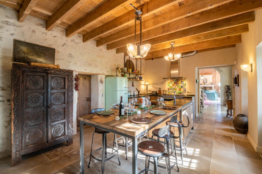 Photographs of Mas des Rêveries villa in Provence - Image 9 of 40