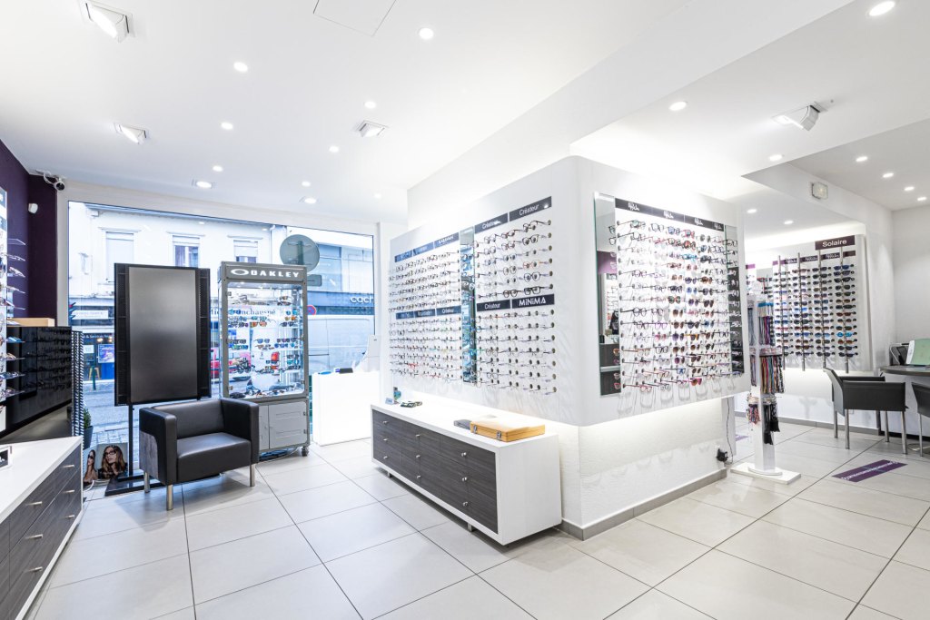 Magasin Opticien 4 place Marcadal 65100 LOURDES intérieur
