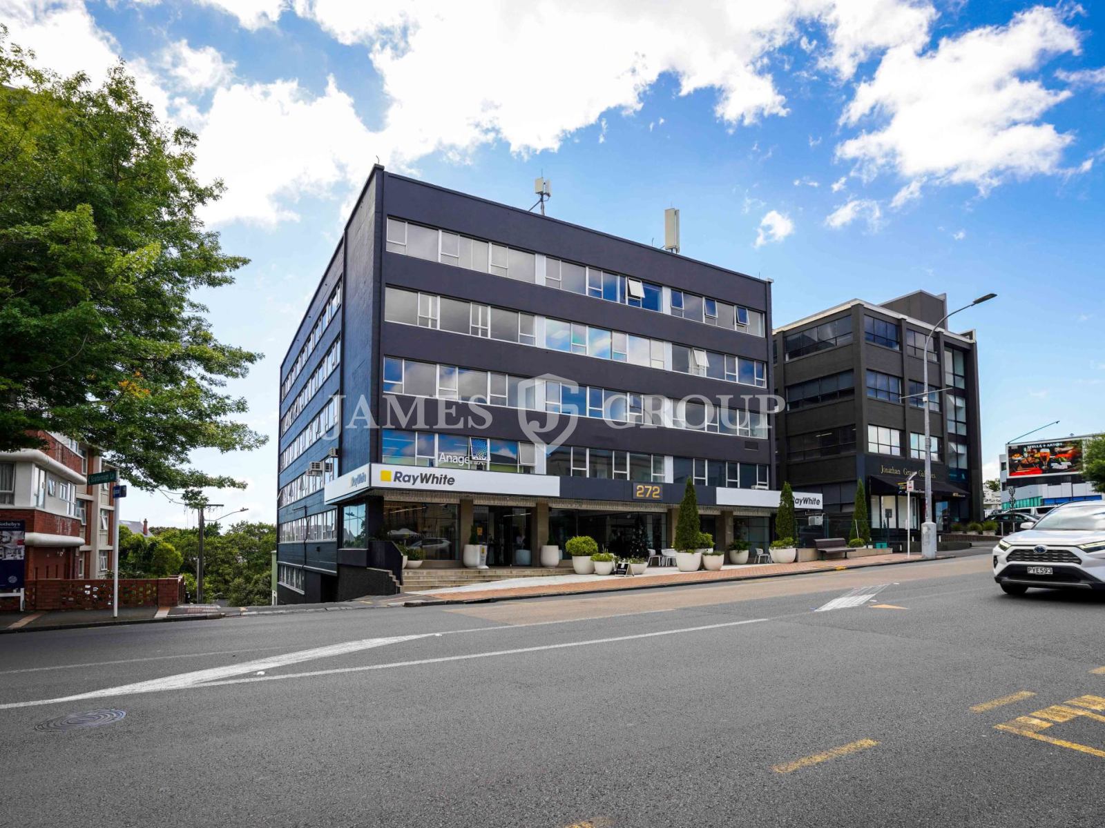Well-positioned 109m² Open Plan Office