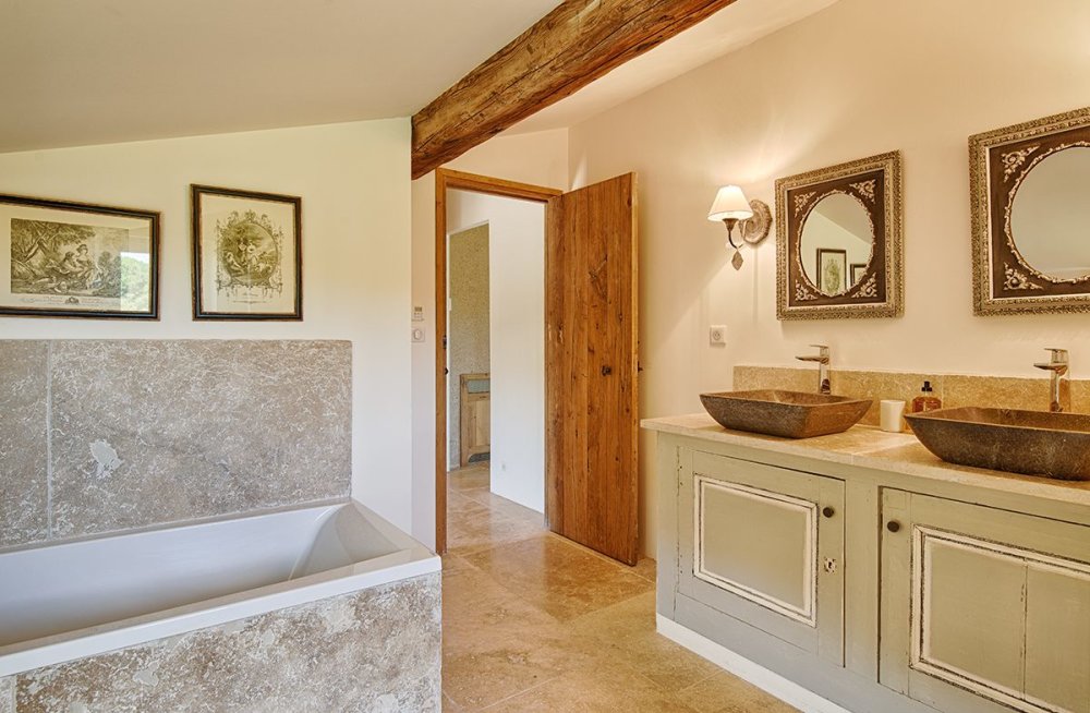 Photographs of Mas de Isa villa in Provence - Image 18 of 41