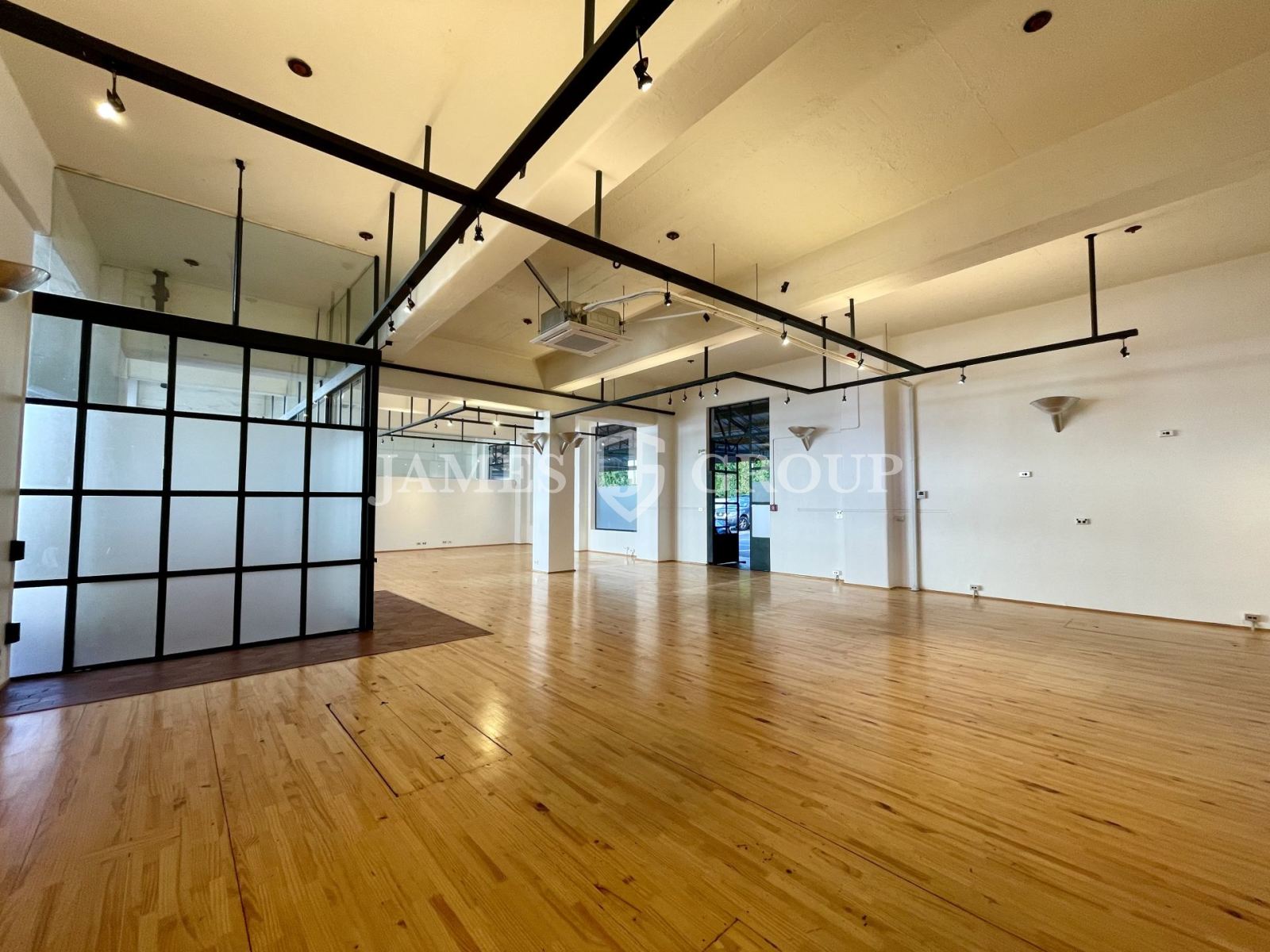 Character Parnell Office