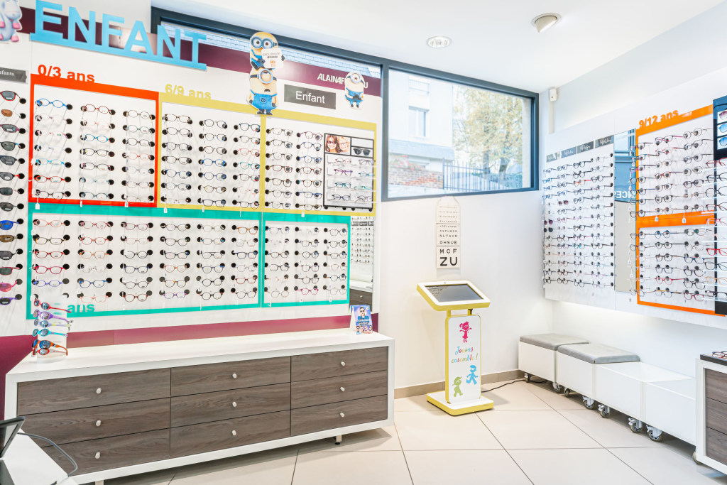 Magasin Opticien 6 place Clémenceau 53100 MAYENNE intérieur