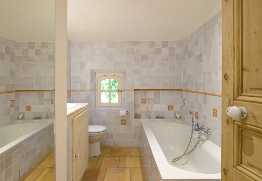 Photographs of Mas de Manebit villa in Provence - Image 21 of 30