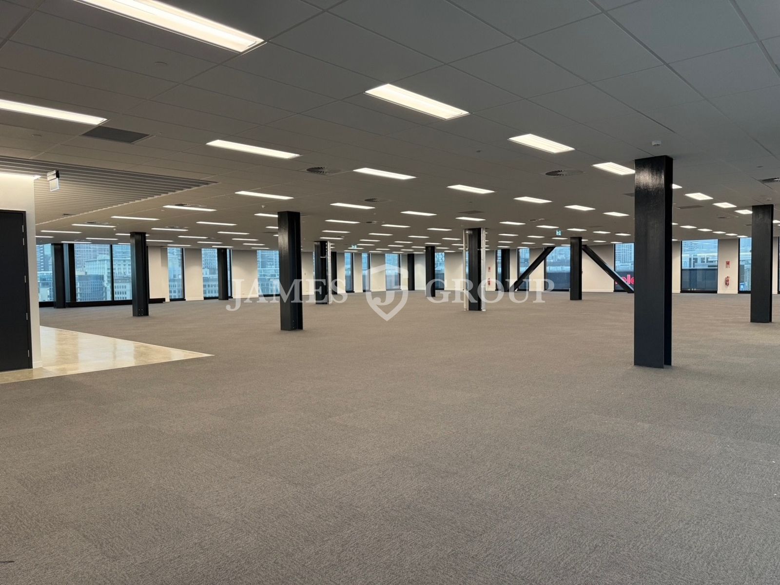 1,974m² Office With Stunning Waterfront Views