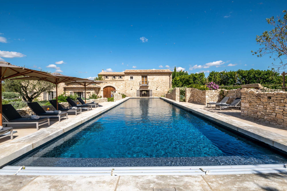 Photographs of Domaine du Lys villa in Provence - Image 1 of 45