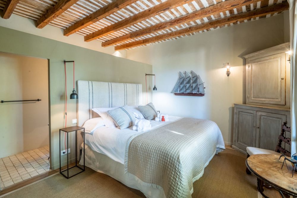 Photographs of Mas des Cigales villa in Provence - Image 10 of 41