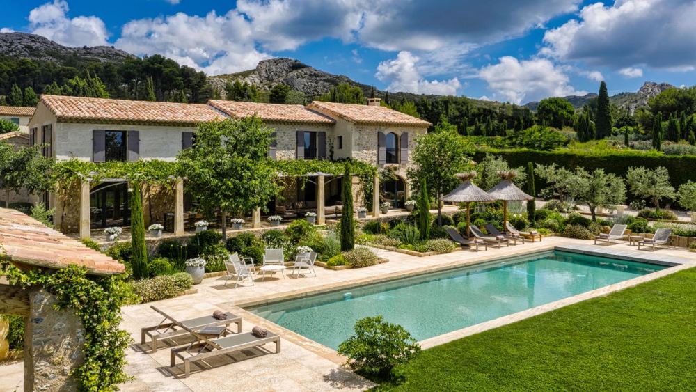 Photographs of Mas Helios villa in Provence - Image 1 of 44