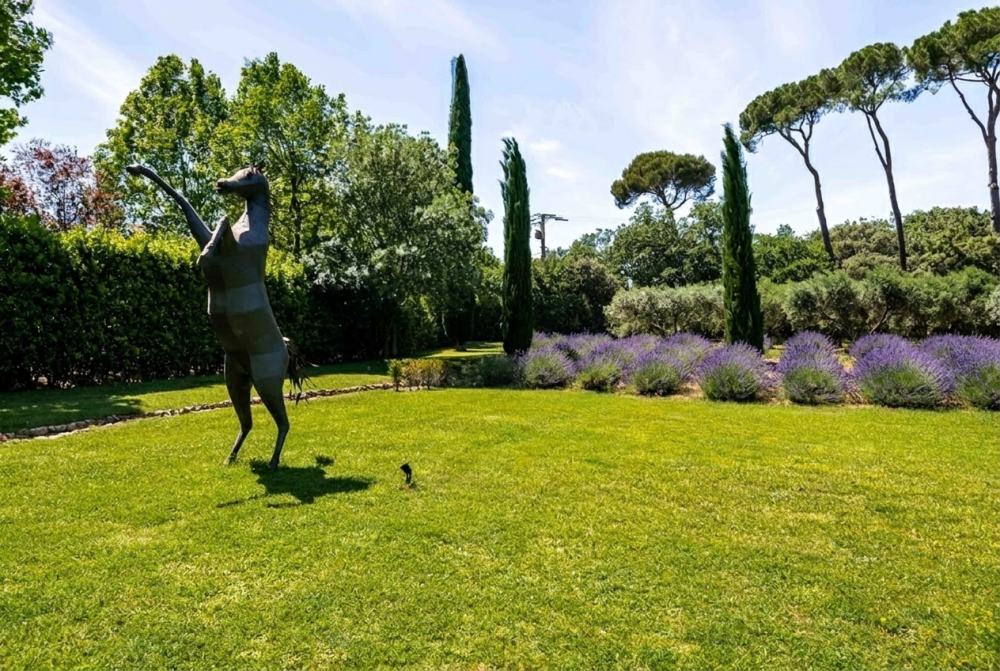 Photographs of Domaine de Beau-Fleurs villa in Provence - Image 26 of 45