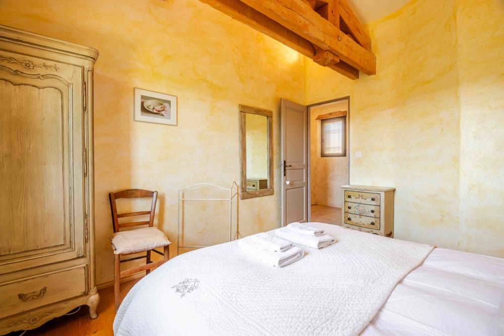 Photographs of Mas Rustrel villa in Provence - Image 22 of 26