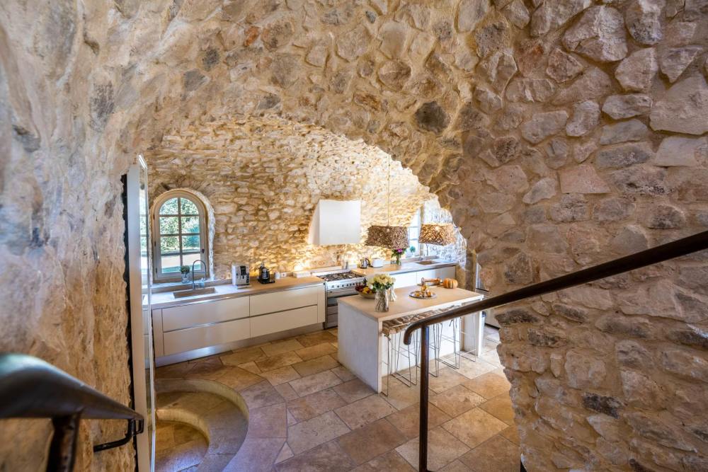 Photographs of Mas des Gardois villa in Provence - Image 14 of 58