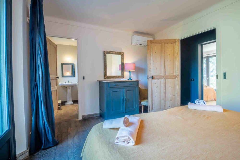 Photographs of Mas du Lac villa in Provence - Image 15 of 56