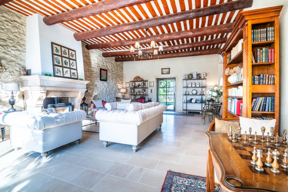 Photographs of Mas des Pêchers villa in Provence - Image 6 of 52