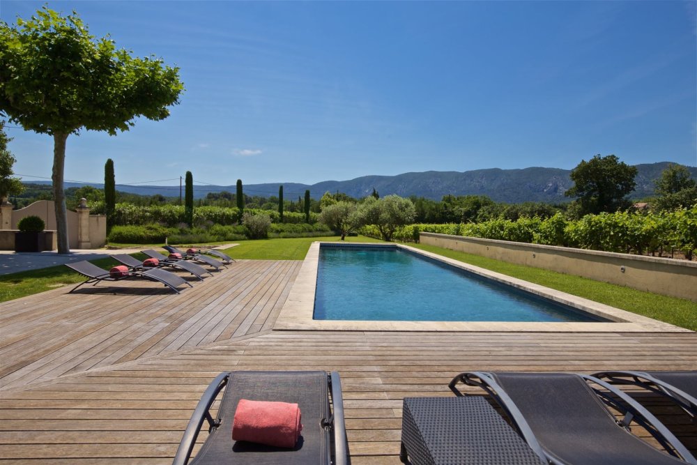 Photographs of Mas des Platanes villa in Provence - Image 2 of 36