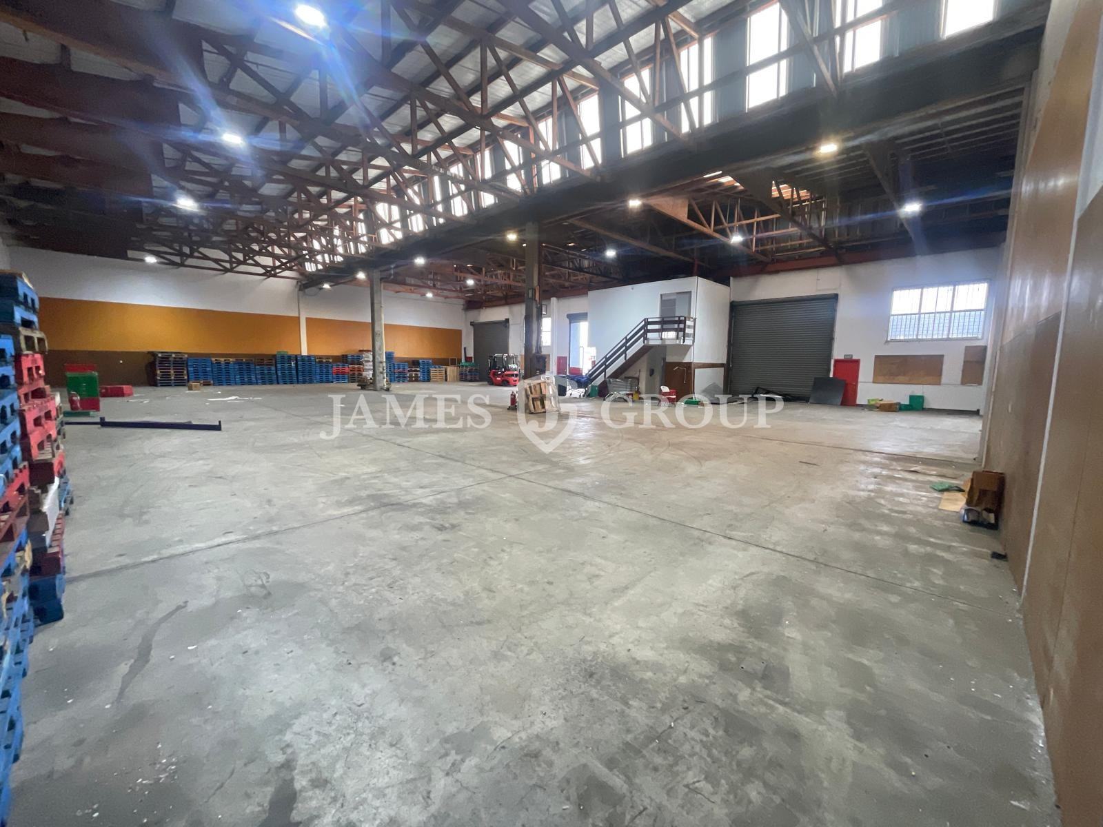 800m² High Stud Warehouse | 3 X Roller Doors