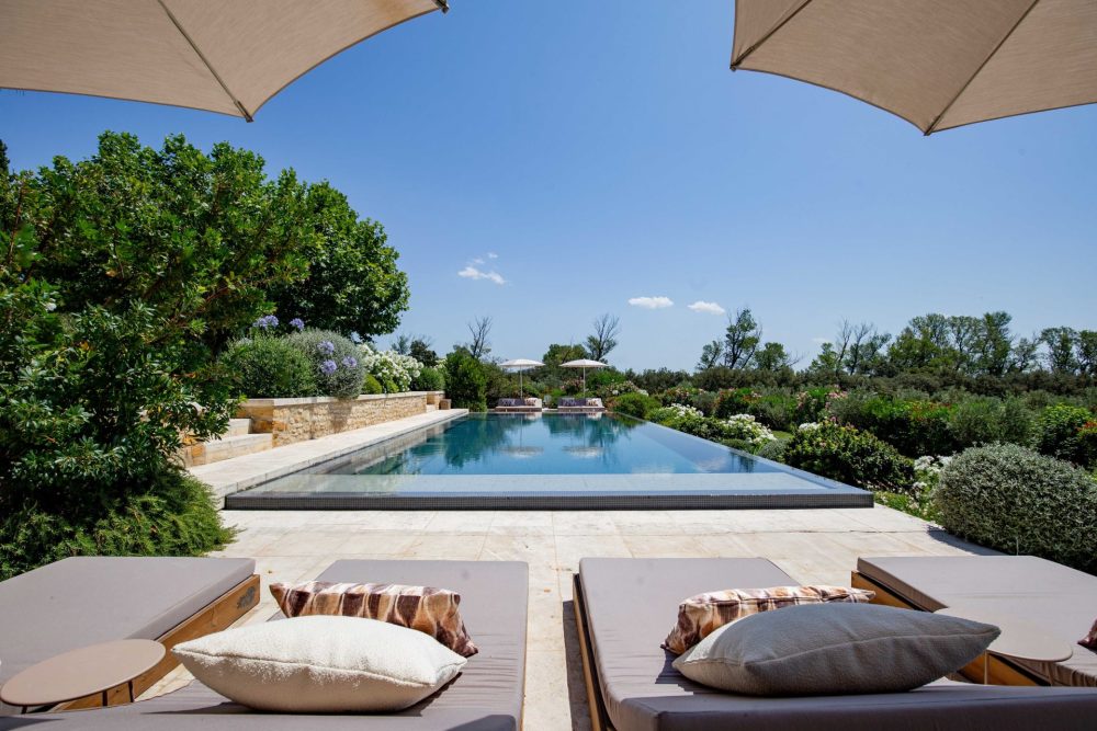 Photographs of Mas de Cezanne villa in Provence - Image 36 of 41