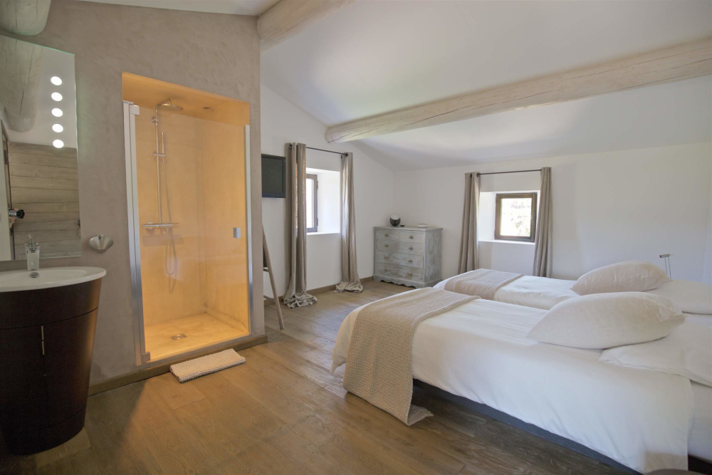Photographs of Mas des Platanes villa in Provence - Image 21 of 36