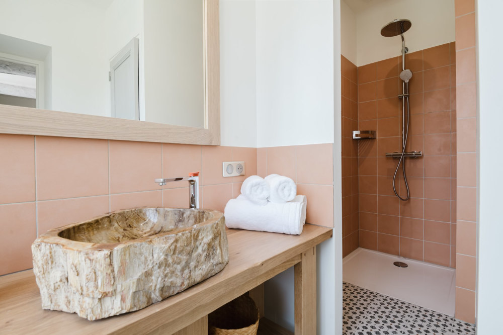 Photographs of Mas de l’Ebéniste villa in Provence - Image 28 of 49