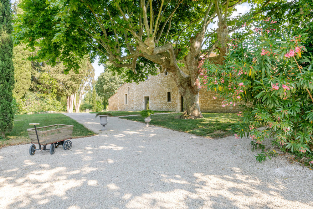 Photographs of Mas des Pêchers villa in Provence - Image 3 of 52