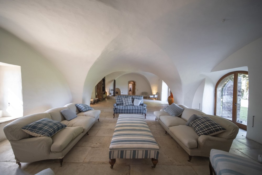 Photographs of Chateau de Sannes villa in Provence - Image 17 of 61