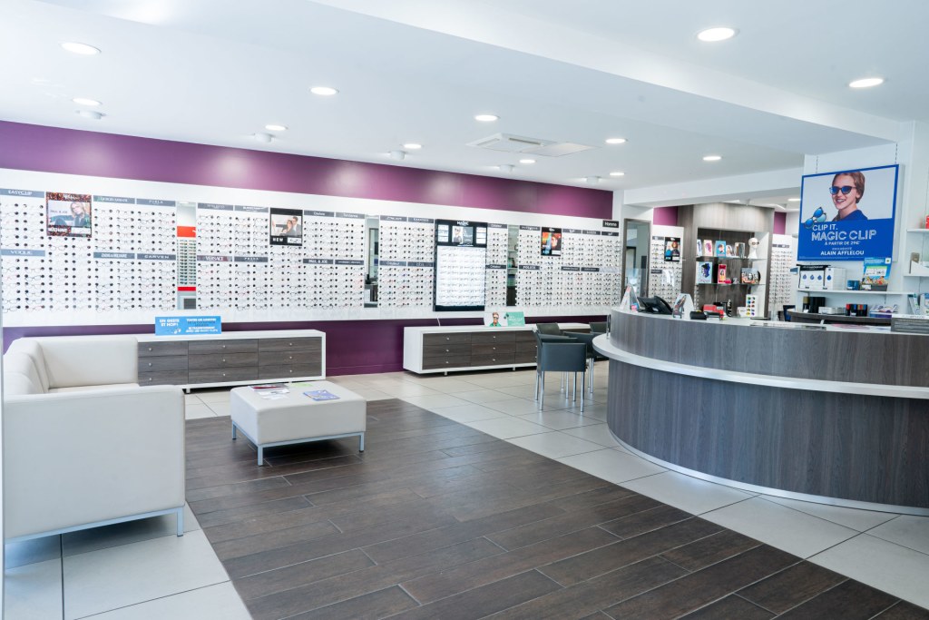 Magasin Opticien 6 place Saint Cyran 36000 CHÂTEAUROUX intérieur