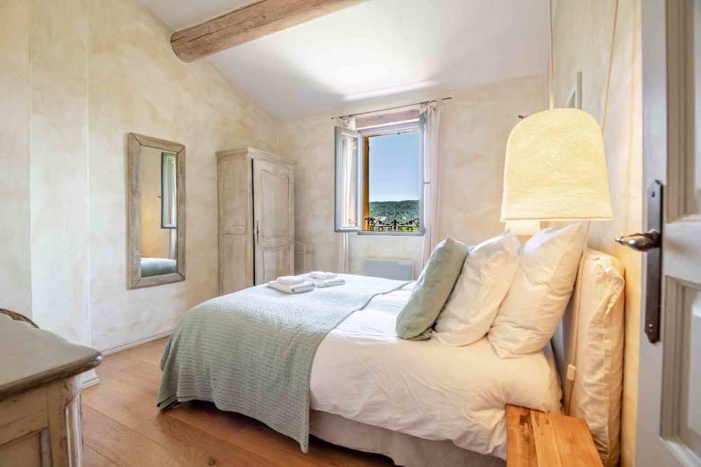 Photographs of Mas Rustrel villa in Provence - Image 13 of 26