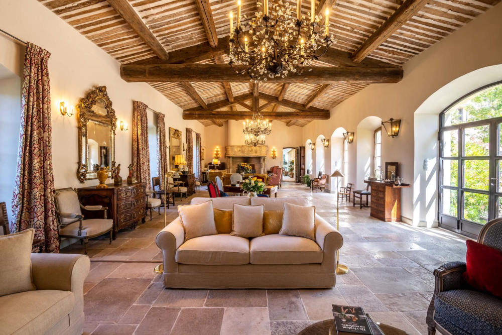 Photographs of Domaine du Lys villa in Provence - Image 4 of 45