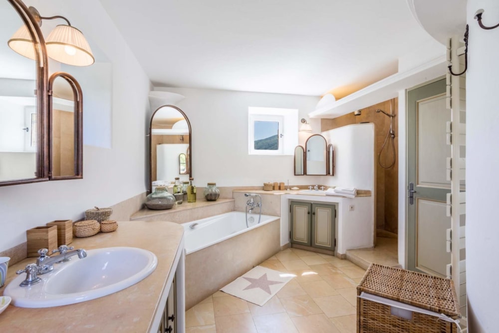Photographs of Bastide des Millefleurs villa in Provence - Image 21 of 46