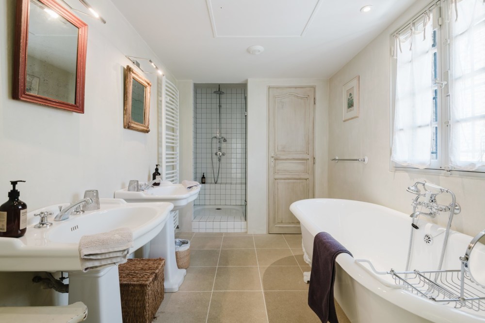 Photographs of Mas la Bergerie de Cabrieres villa in Provence - Image 51 of 56