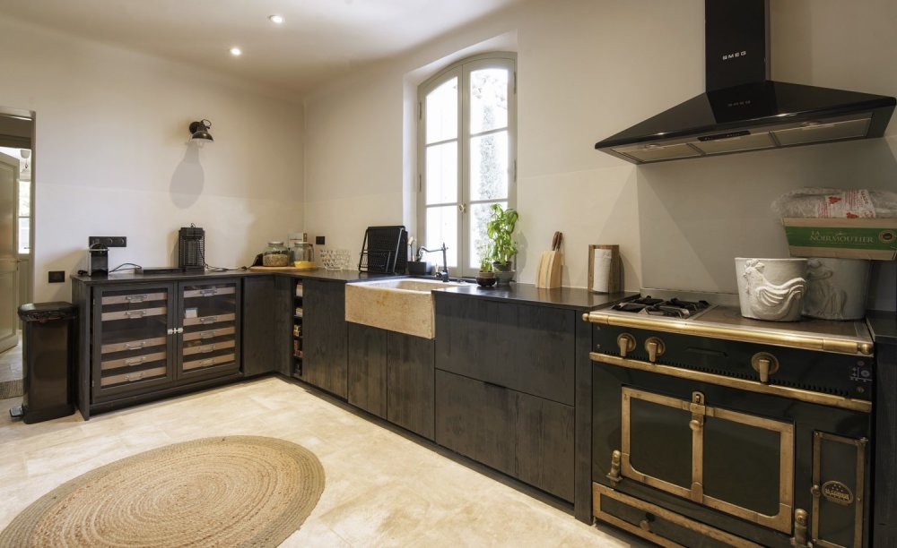 Photographs of Bastide de Coussoul villa in Provence - Image 10 of 41