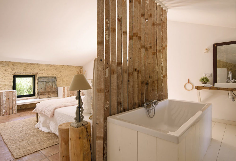 Photographs of Mas de la Sorgue villa in Provence - Image 30 of 45