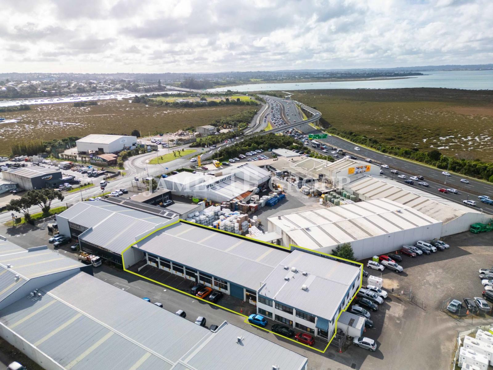 1,290m² Prime Patiki Road Warehouse + 12 Carparks
