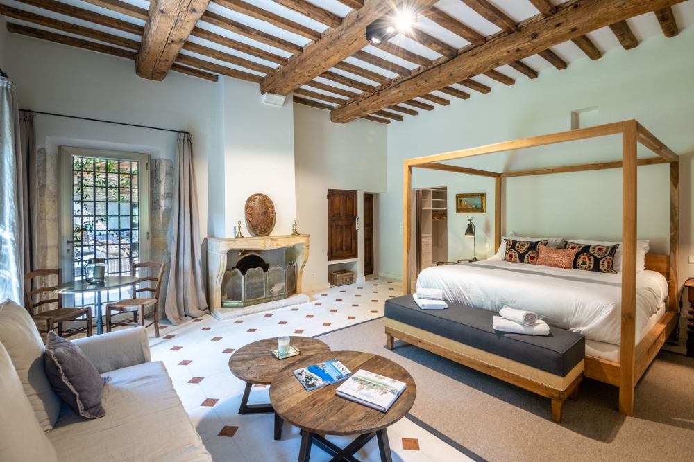 Photographs of Mas de Lacoste villa in Provence - Image 16 of 64