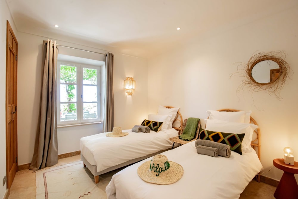 Photographs of Mas de Cezanne villa in Provence - Image 27 of 41