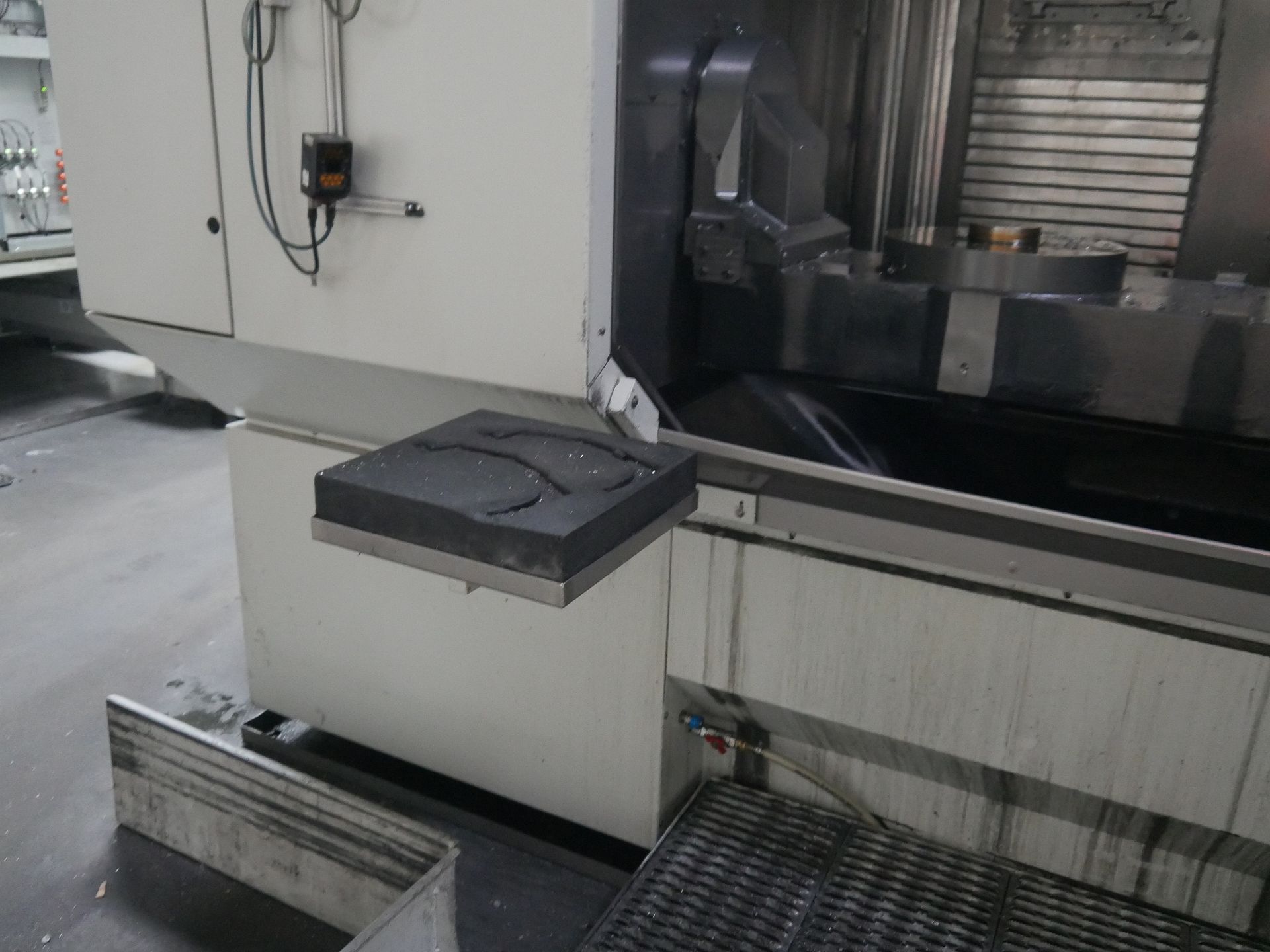 5-axis double-spindle machining center-Licon - Image 2