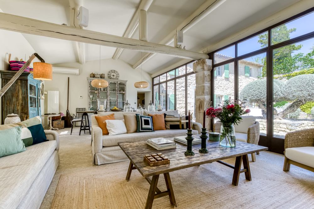 Photographs of Le Mas des Amandiers villa in Provence - Image 6 of 41