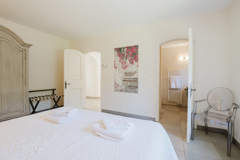 Photographs of Mas des Nénuphars villa in Provence - Image 22 of 54