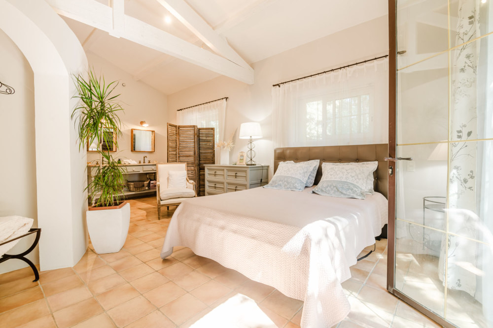 Photographs of Mas des Rocailles villa in Provence - Image 17 of 41