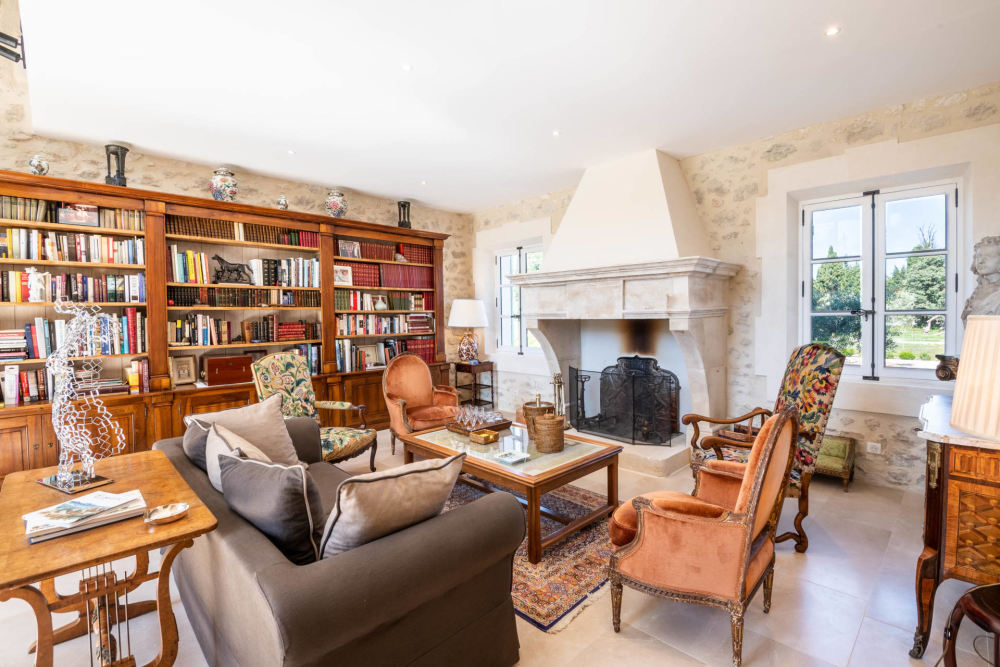 Photographs of Mas du Lauzange villa in Provence - Image 6 of 43